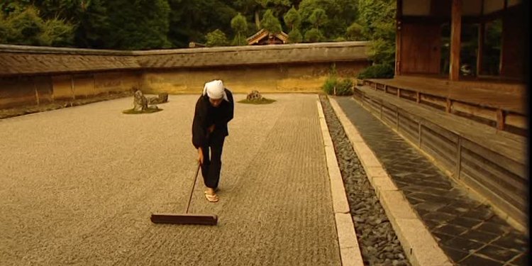 923026140-ryoanji-raking-rock