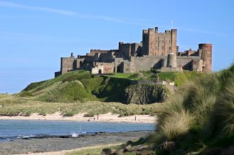 Bamburgh Castle (© Paul Broadbent | iStockphoto.com)