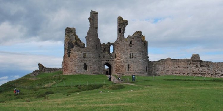 Dunstanburgh Castle, History