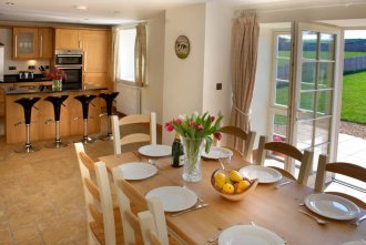 moonstone-cottage-dinning2