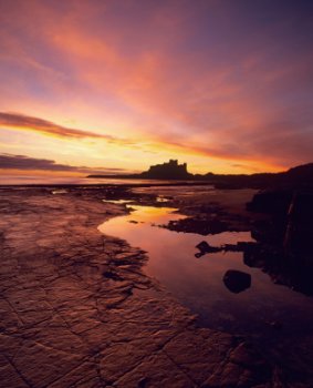 Sunrise over Bamburgh Castle (© Lesley Jacques | iStockphoto.com)